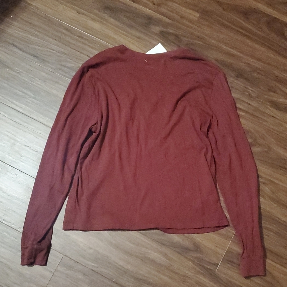 Hollister Women's Burgundy Embroidered Graphic Long Sleeve Tee - Picture 6 of 6